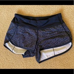 Lulu lemon Speed Up Low-Rise Lined Short 2.5", COLOR: Black pattern, SIZE: 2
